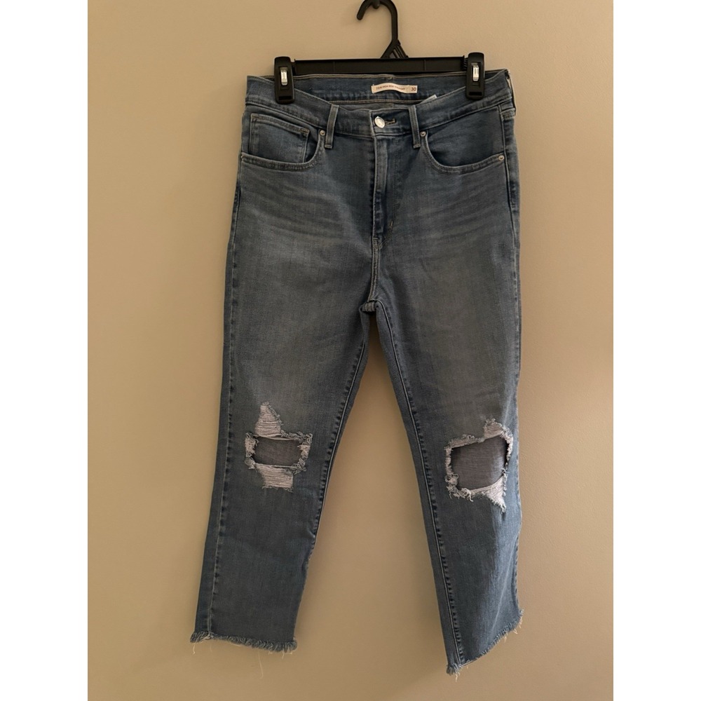 Levi's Women's Size 30 Knee Distressing